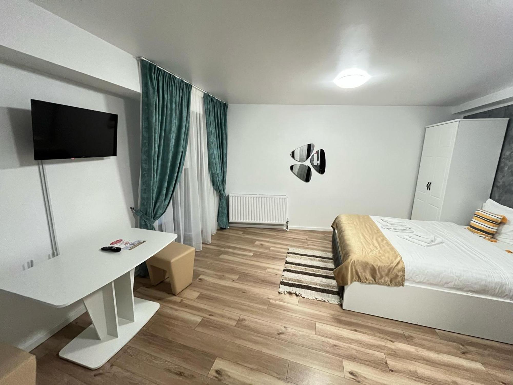 Grey Boutique Hotel Palas Iasi Bagian luar foto