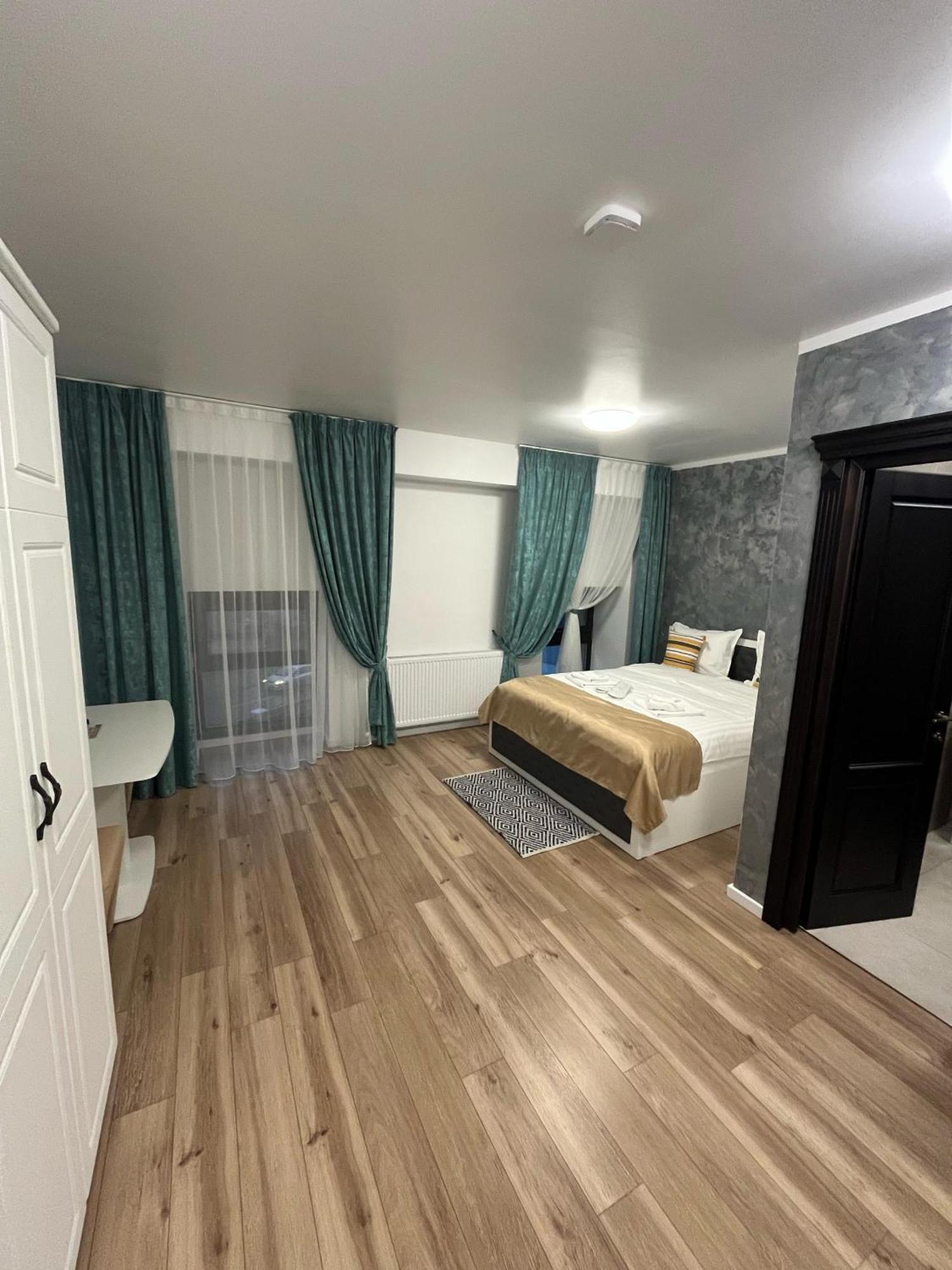 Grey Boutique Hotel Palas Iasi Bagian luar foto